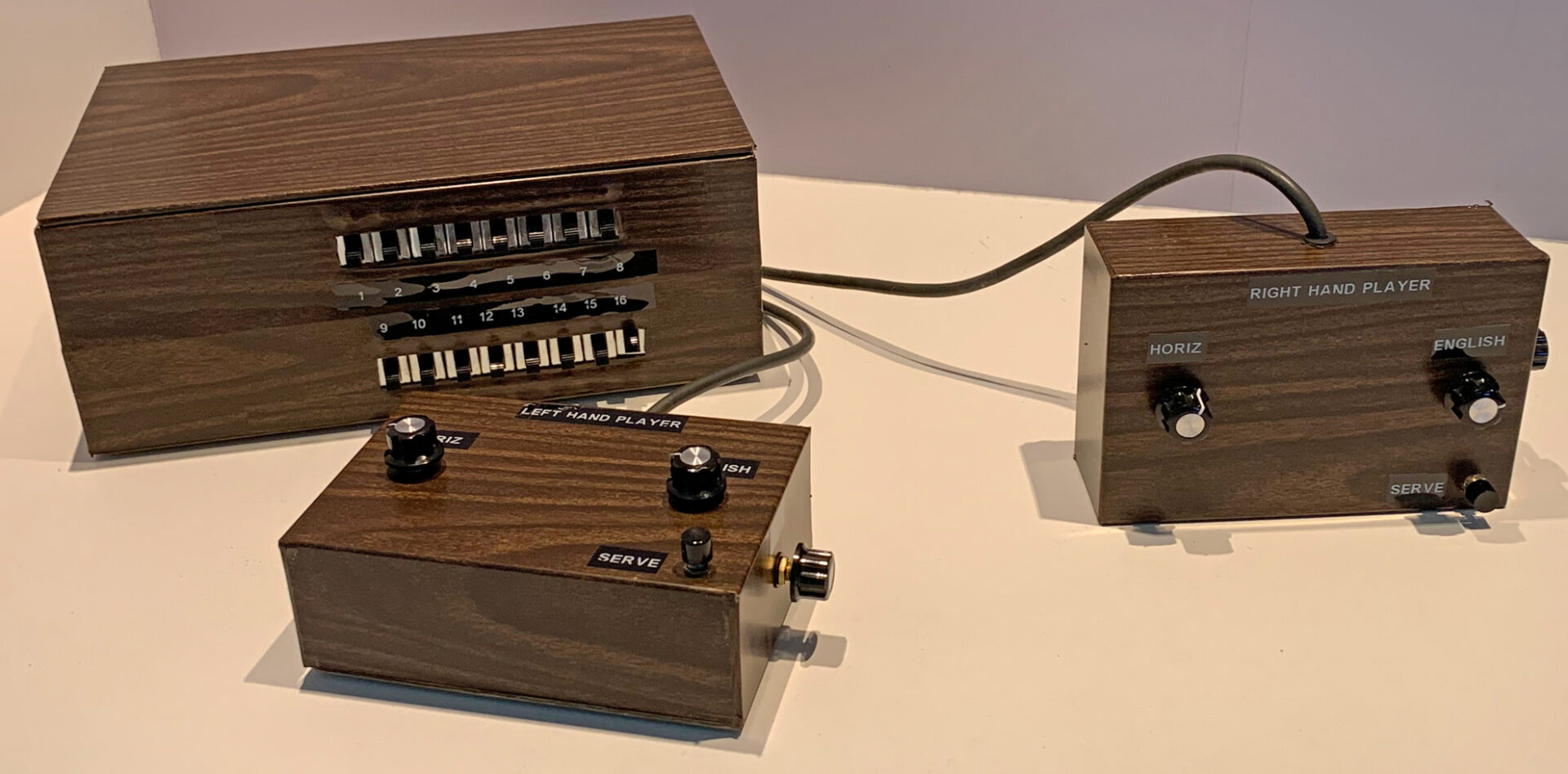 Werkstatt von Ralph Baer – ausgestellt im National Museum of American History Brown Box Prototyp von Ralph H.Baer - offizieller Nachbau ausgestellt im Heinz Nixdorf Museumsforum