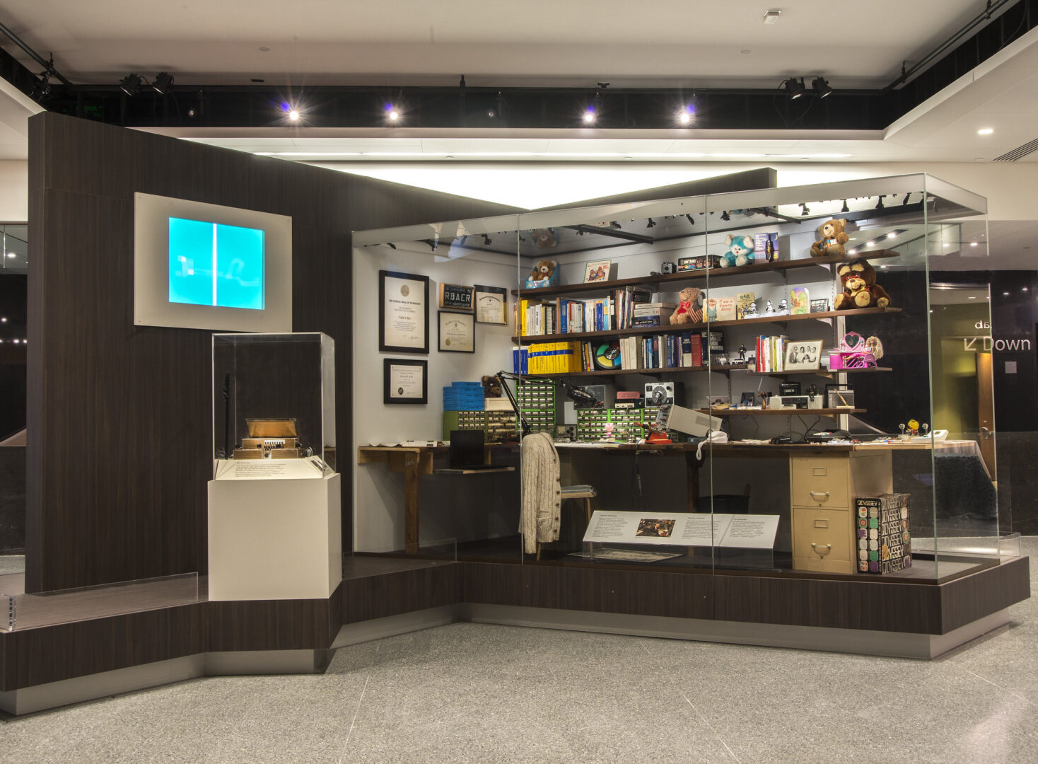 Werkstatt von Ralph Baer – ausgestellt im National Museum of American History Werkstatt von Ralph Baer, dem Vater der Videospiele, ausgestellt im National Museum of American History